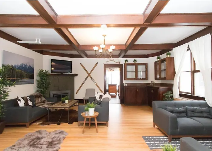 North House - Rocky Mountain Retreat- Enormous House Sleeps 23