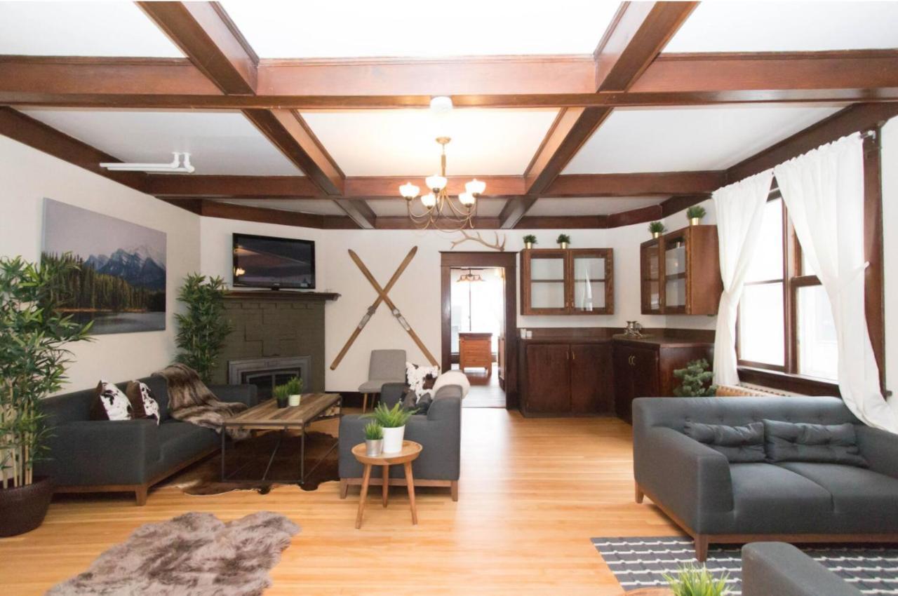 North House - Rocky Mountain Retreat- Enormous House Sleeps 23 Holiday home Banff