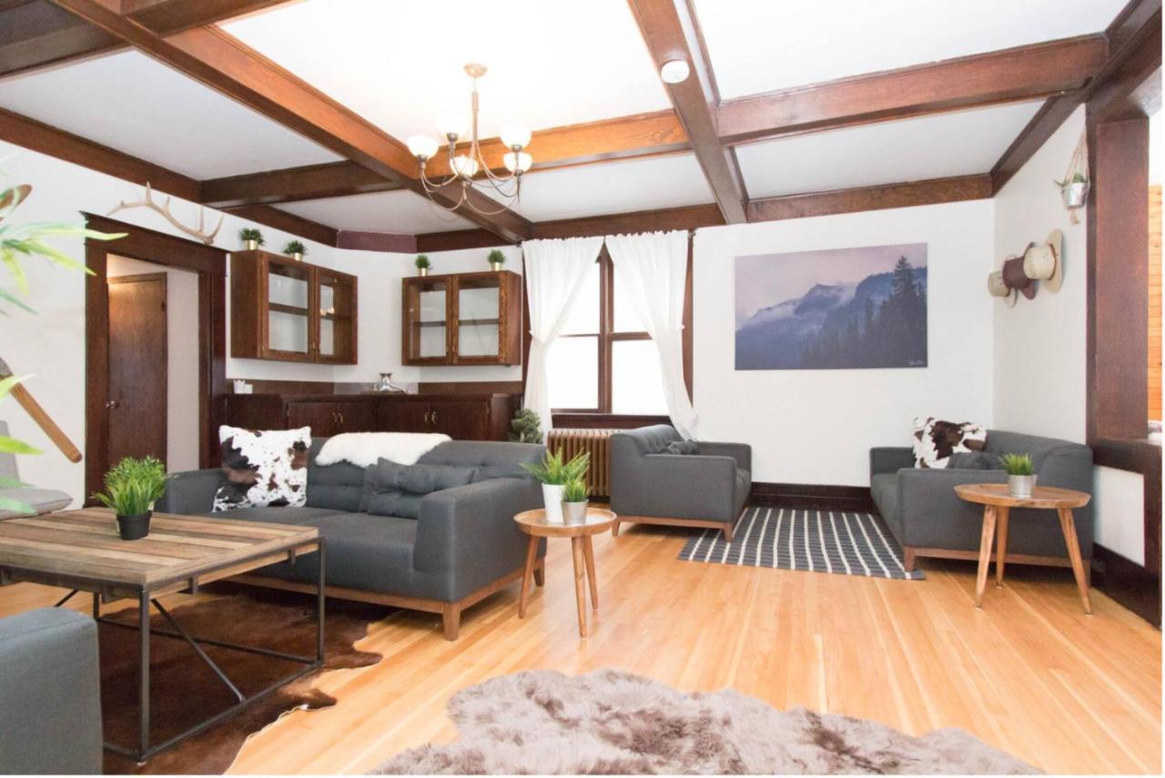 North House - Rocky Mountain Retreat- Enormous House Sleeps 23