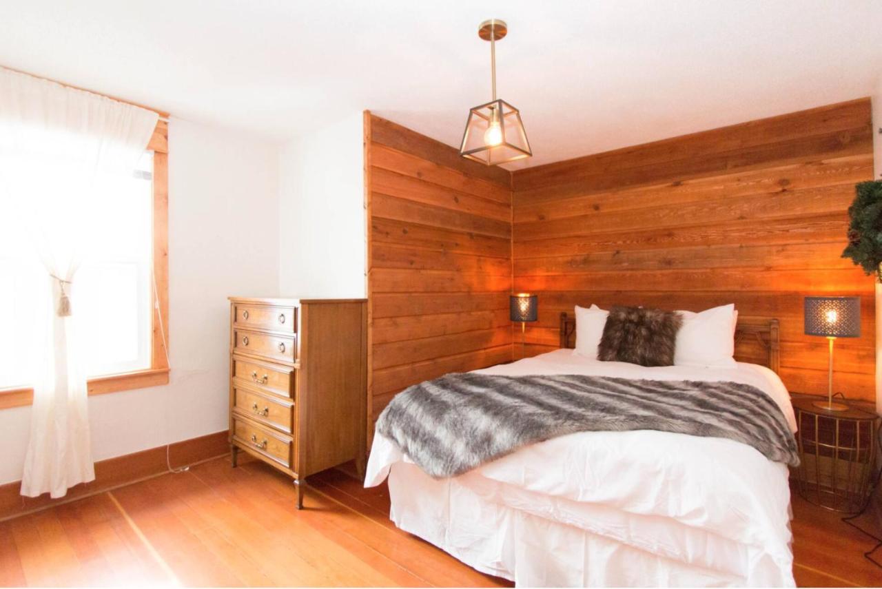 North House - Rocky Mountain Retreat- Enormous House Sleeps 23 Banff
