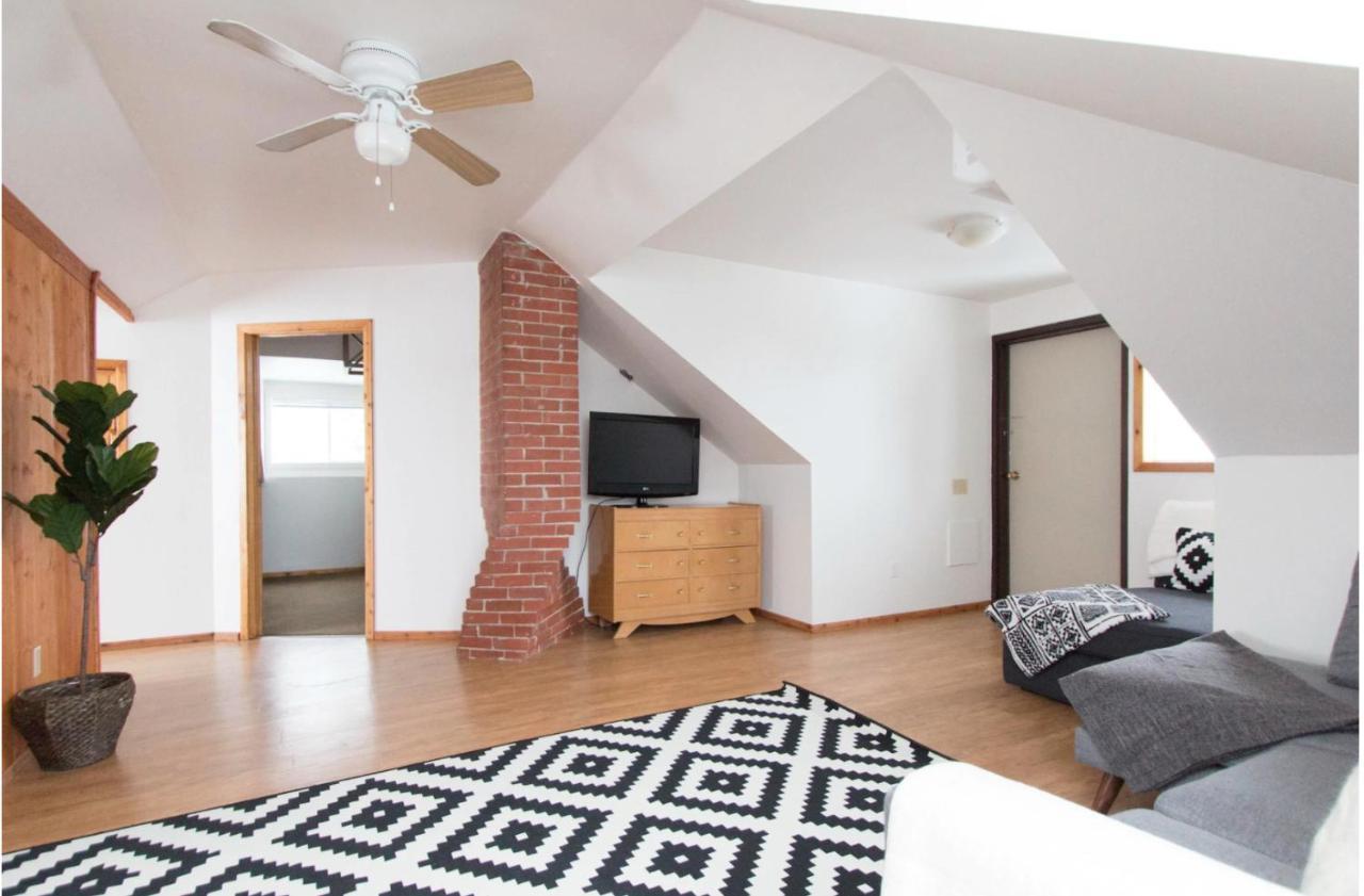 North House - Rocky Mountain Retreat- Enormous House Sleeps 23
