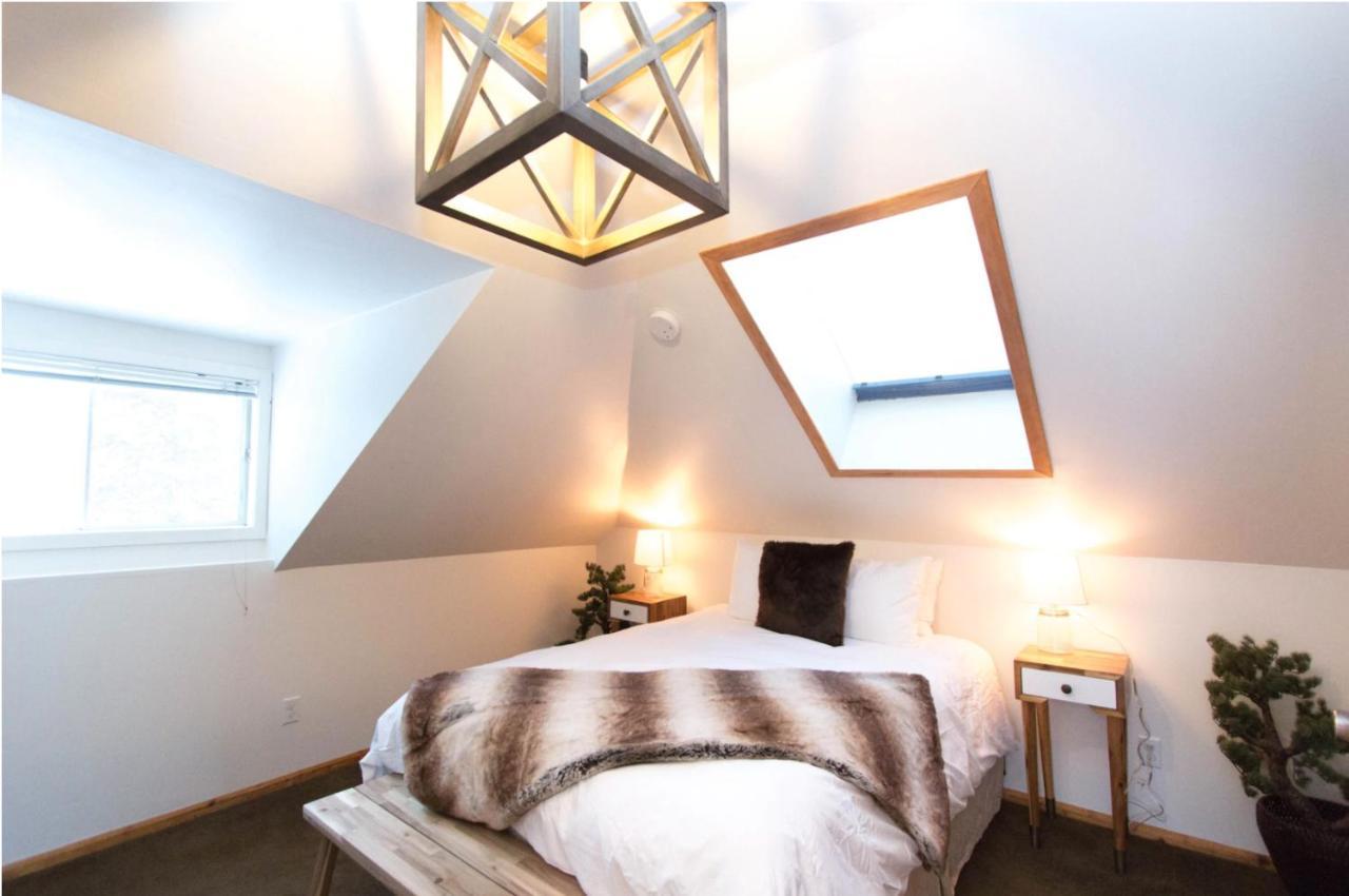 North House - Rocky Mountain Retreat- Enormous House Sleeps 23 Holiday home Banff
