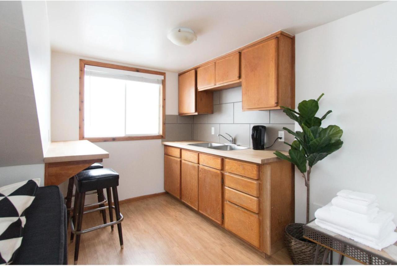 North House - Rocky Mountain Retreat- Enormous House Sleeps 23