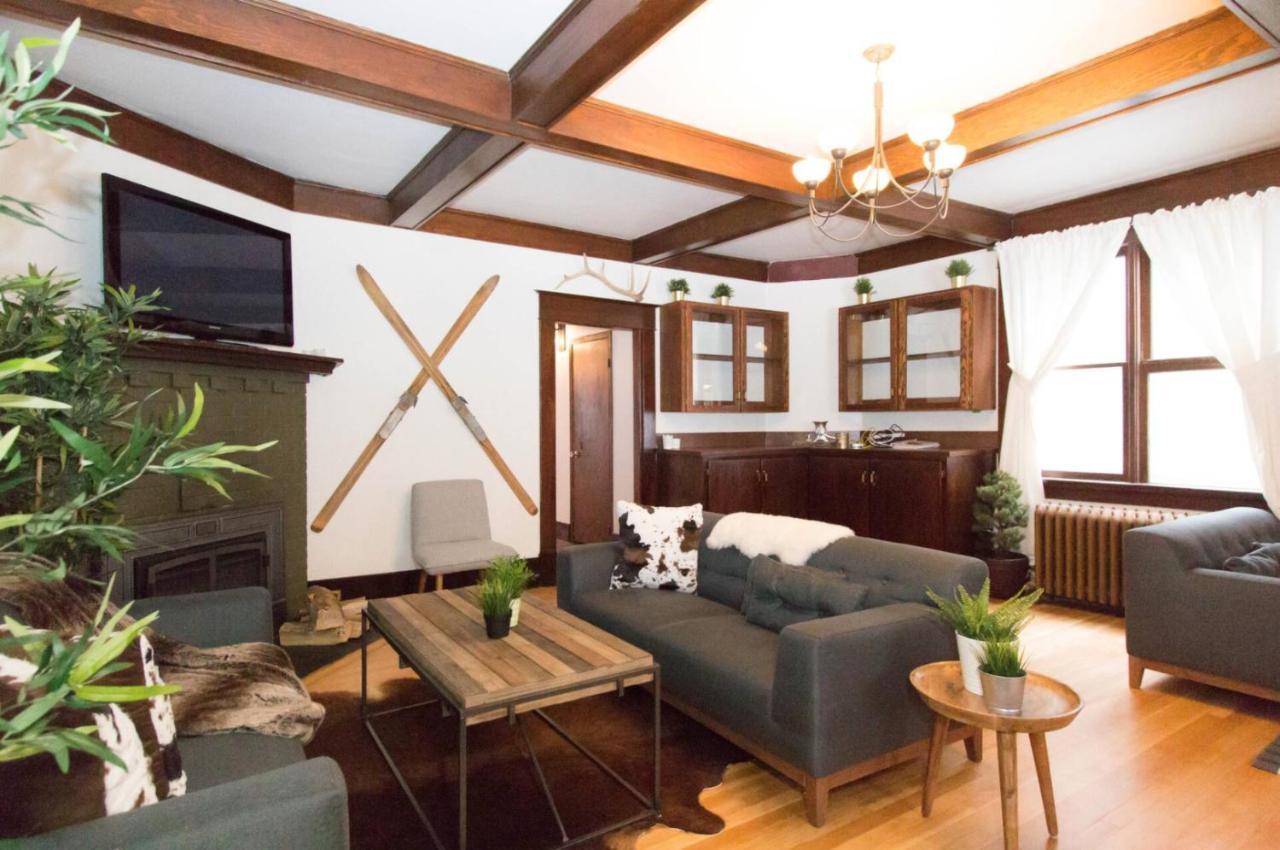 North House - Rocky Mountain Retreat- Enormous House Sleeps 23 * Banff