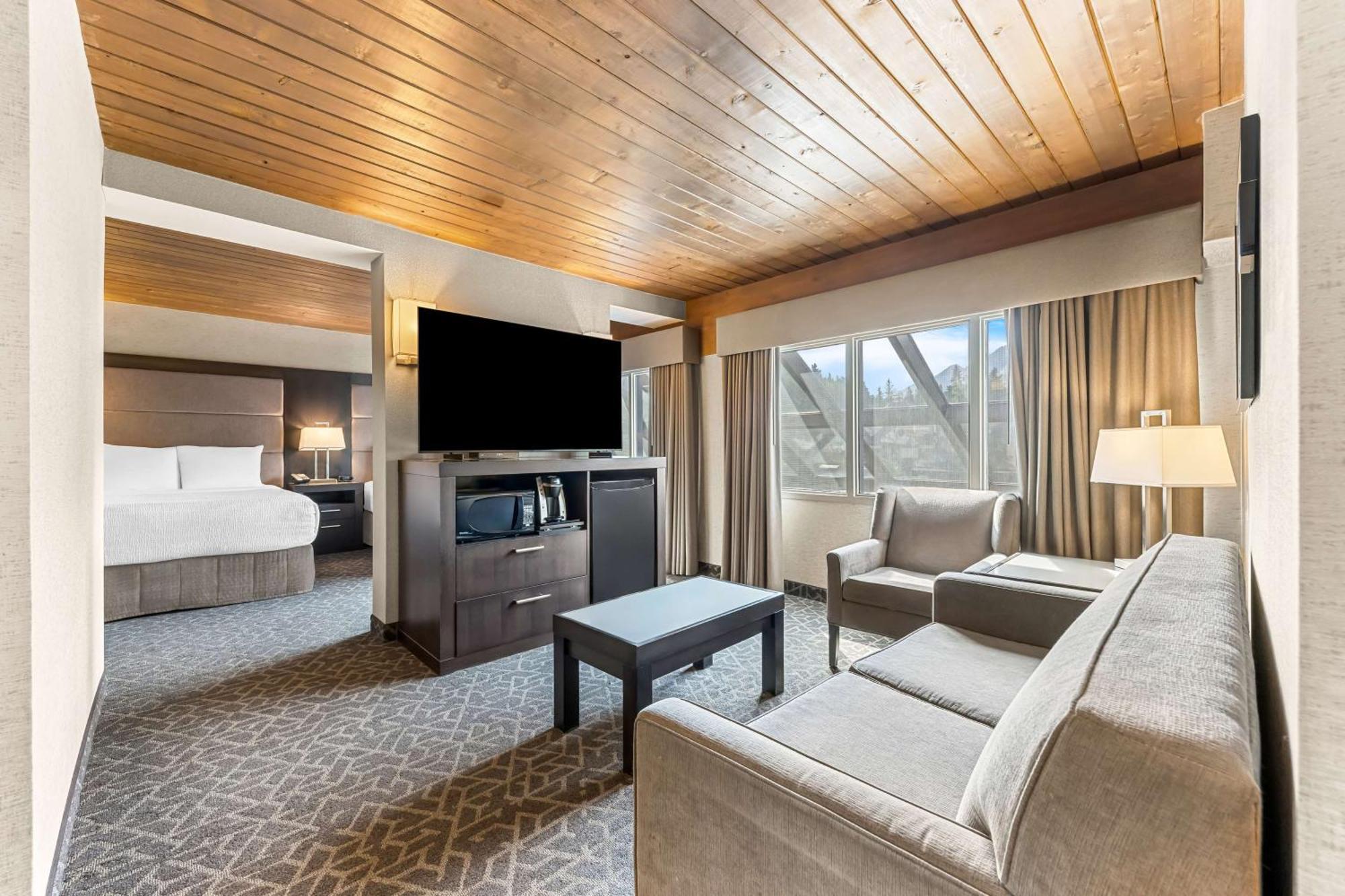 Western International Hotel 3*