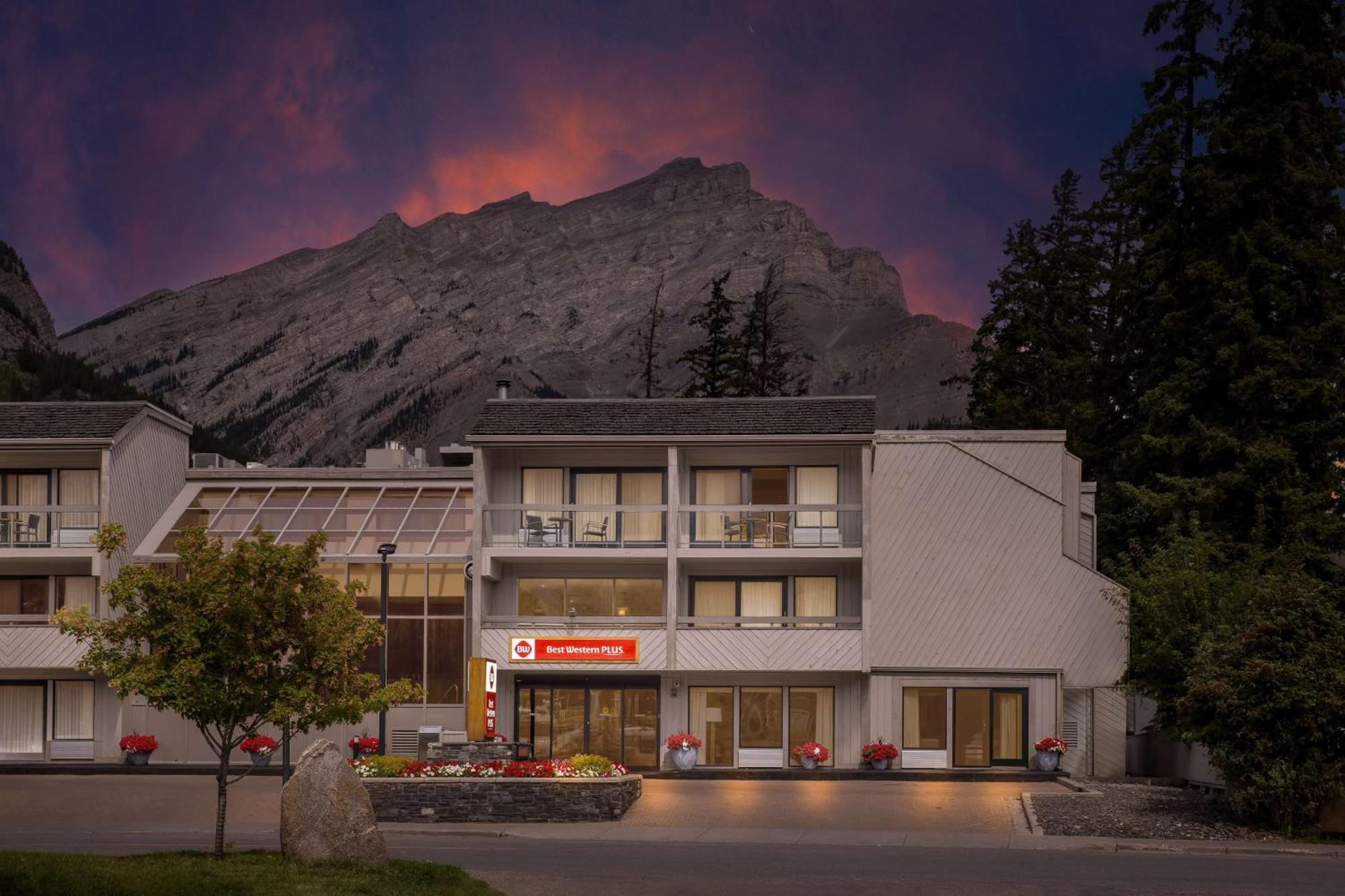 Western International 3* Banff