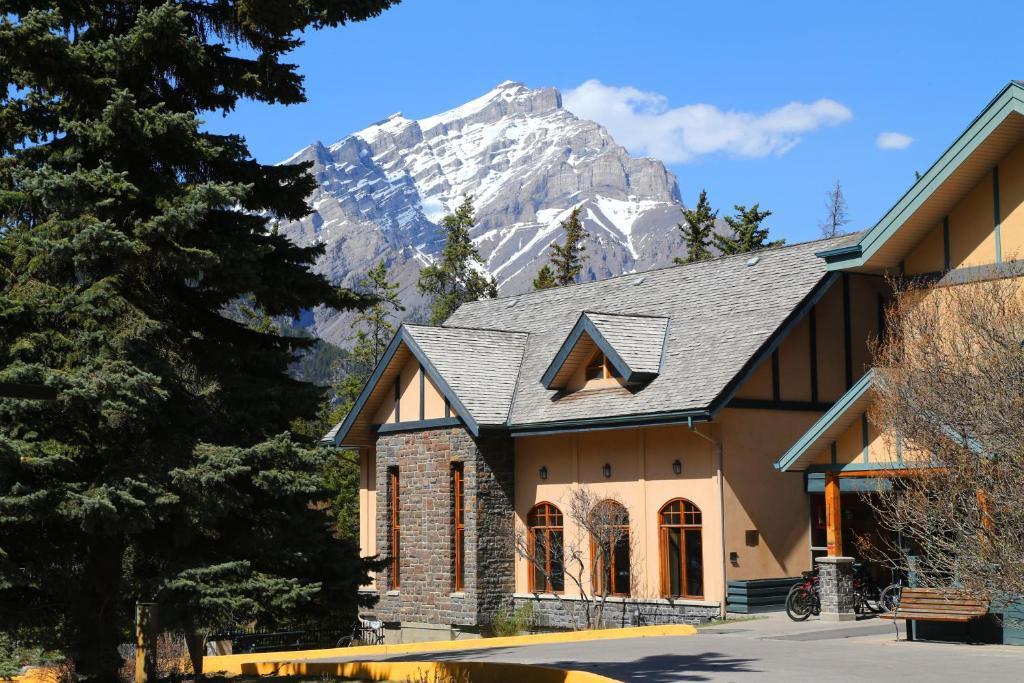Ywca * Banff
