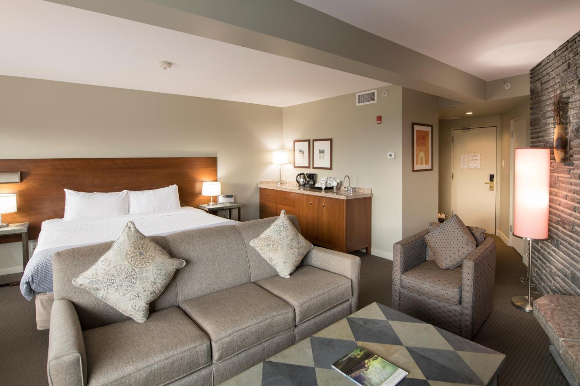 The Juniper & Bistro Hotel Banff