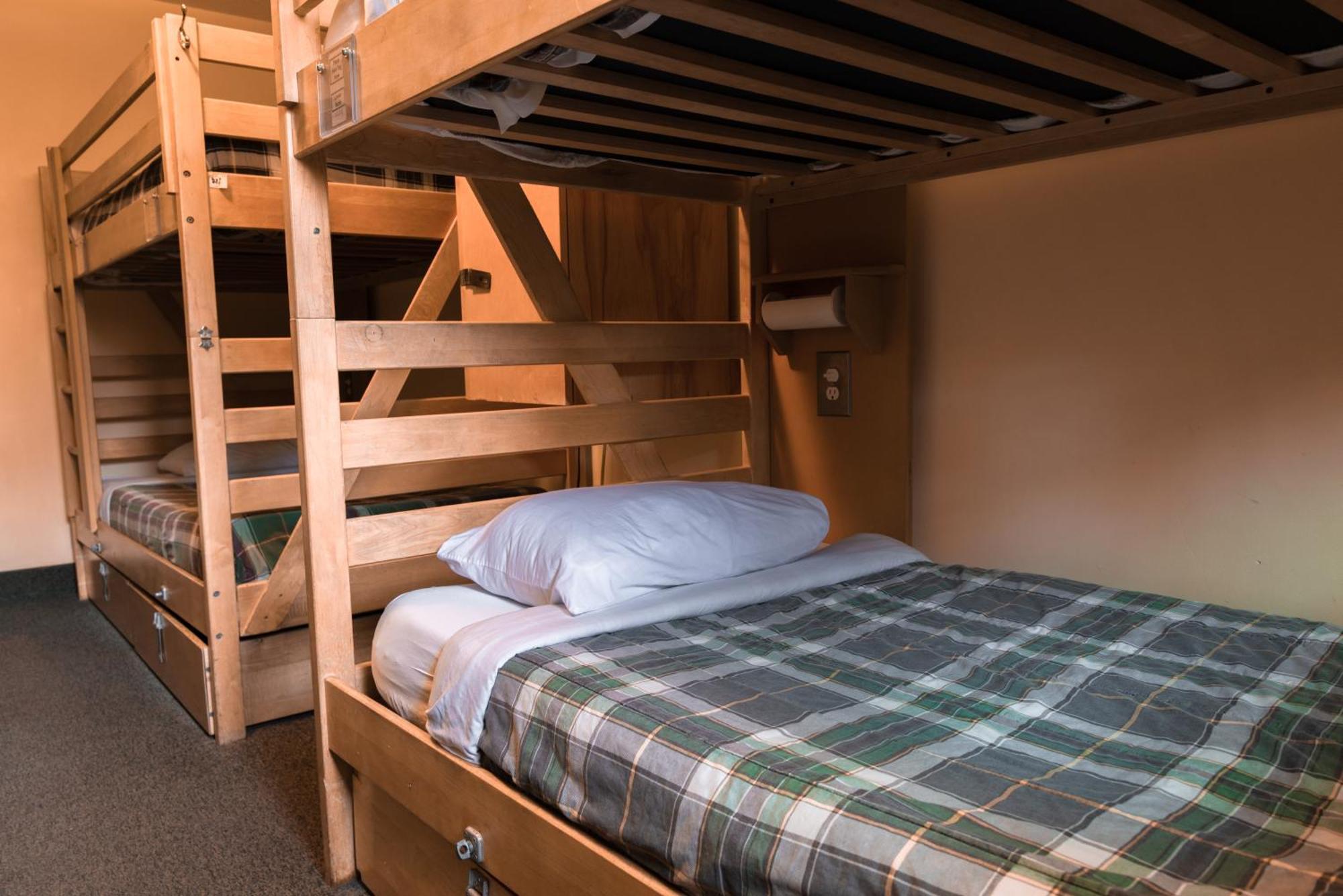 Hi Alpine Centre - Hostel *