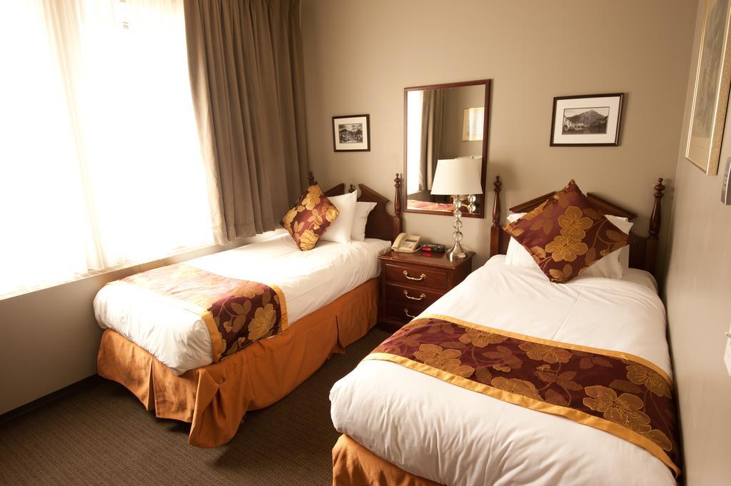 King Edward Hotel 2*