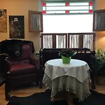 Holiday Lodge Bed And Breakfast