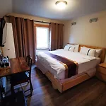 Riverfront Estate Bed&Breakfast Banff
