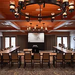Moose Hotel And Suites