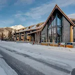 Peaks Hotel And Suites