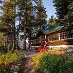 Storm Mountain Lodge & Cabins