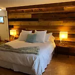 Cascade Court Bed And Breakfast