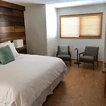 Cascade Court Bed And Breakfast