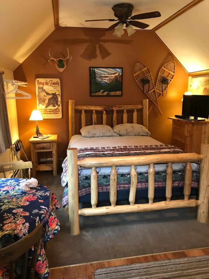 Holiday Cabins Bed & Breakfast Banff
