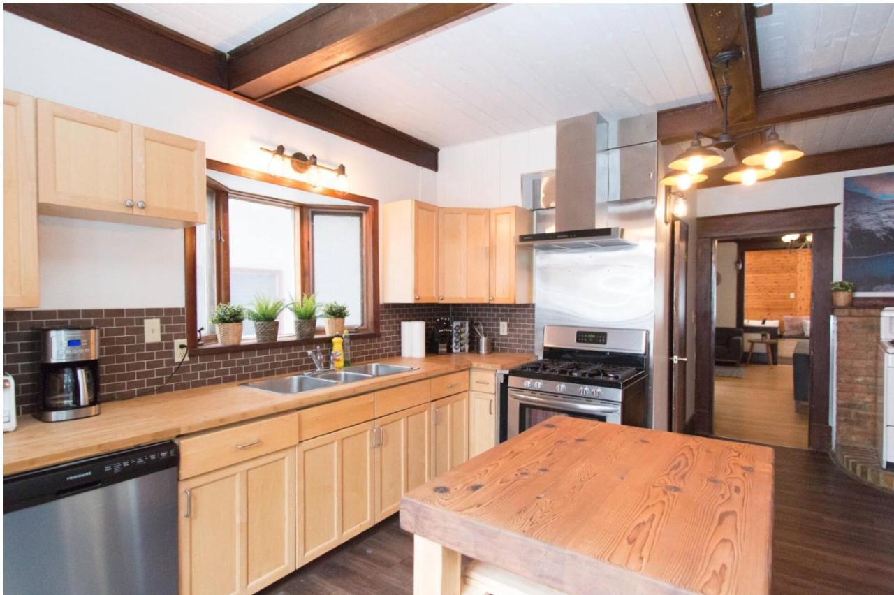 North House - Rocky Mountain Retreat- Enormous House Sleeps 23 *