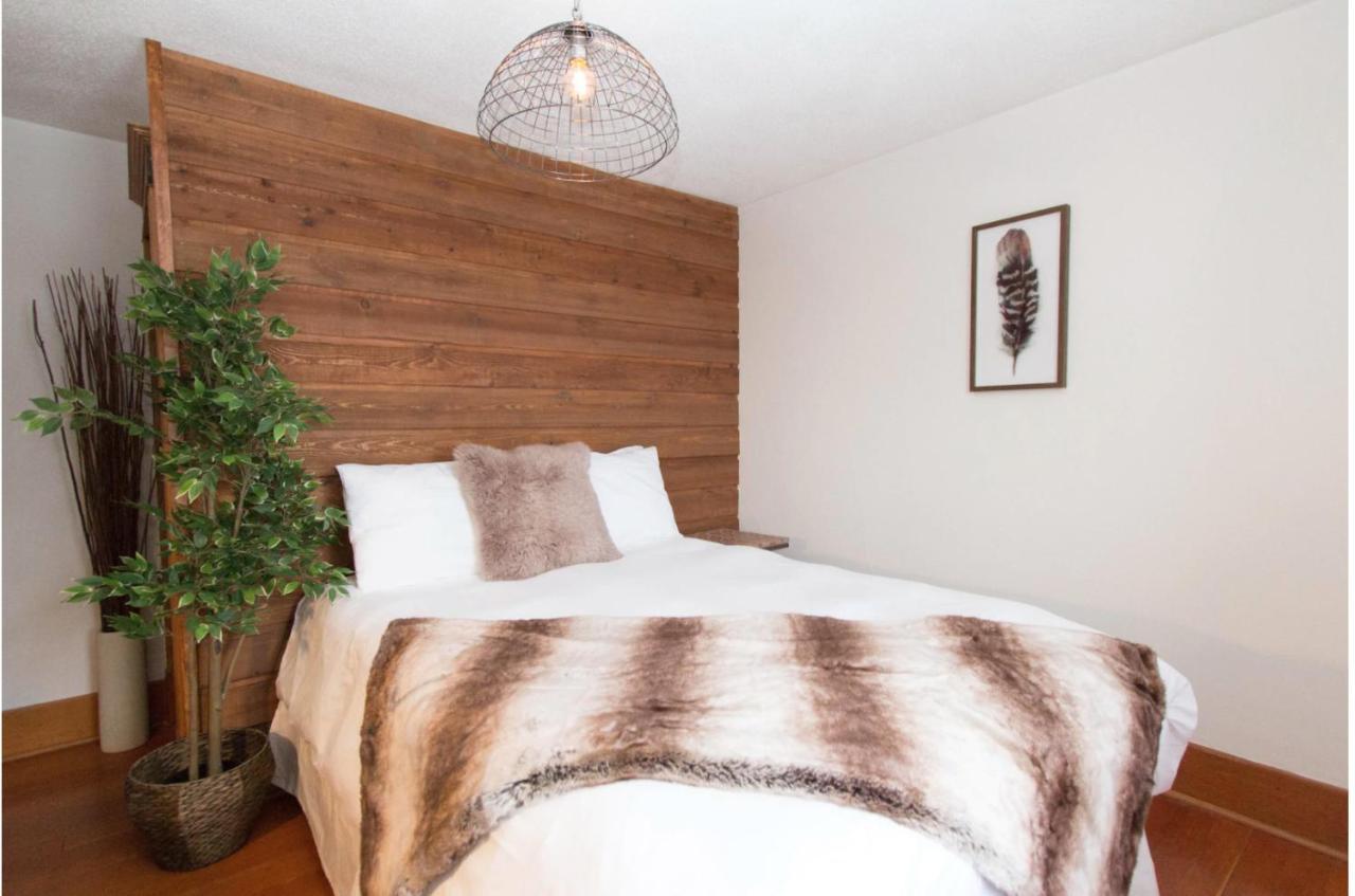 North House - Rocky Mountain Retreat- Enormous House Sleeps 23 * Banff