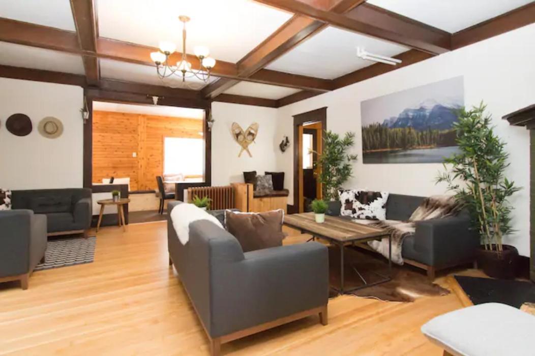 North House - Banff's Rocky Mountain House Holiday home *