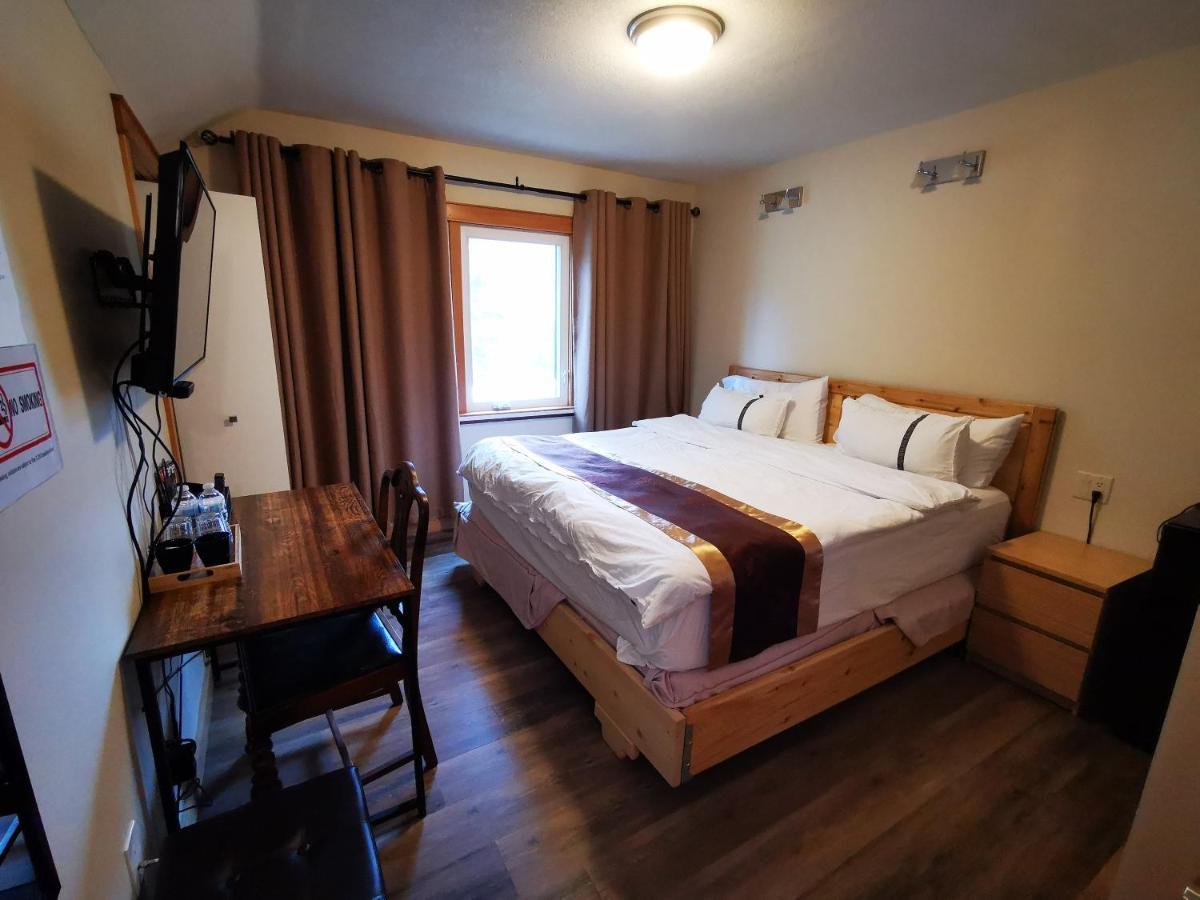 Bed & Breakfast Riverfront Estate *