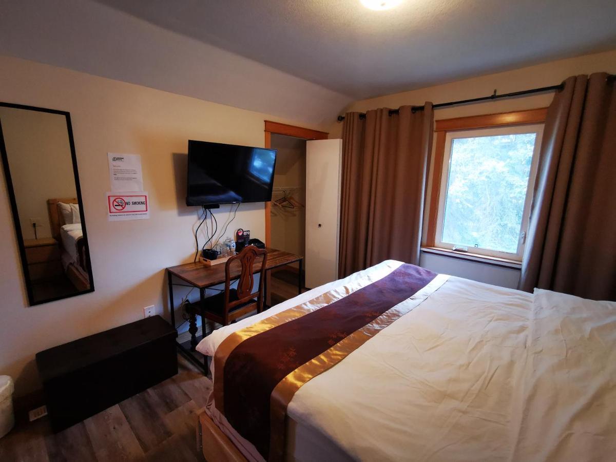 Bed & Breakfast Riverfront Estate *