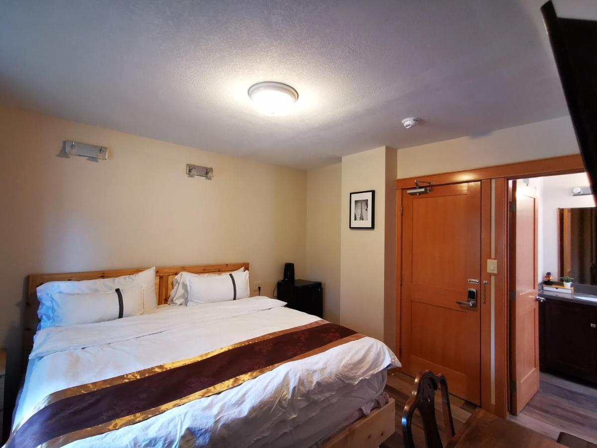 Bed & Breakfast Riverfront Estate