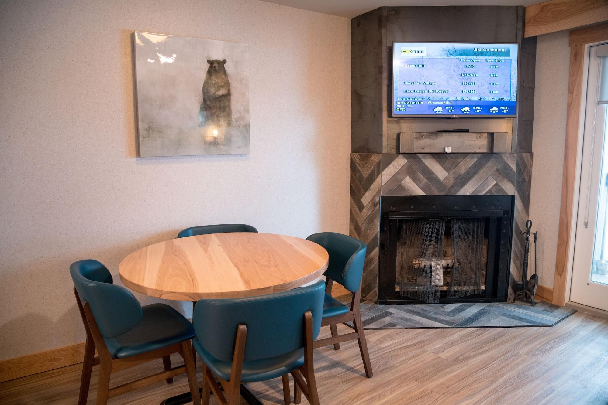 Tunnel Mountain Lodge *