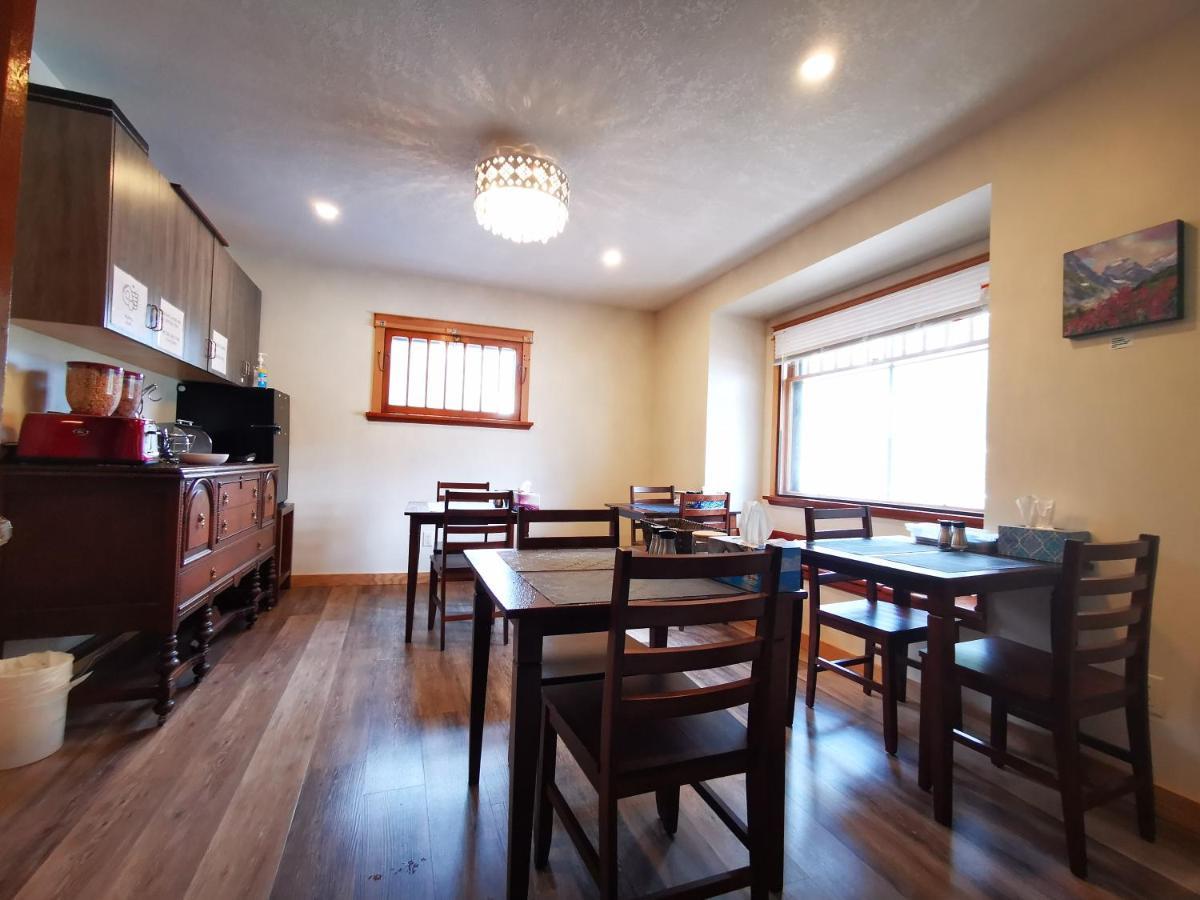 Riverfront Estate Bed & Breakfast *
