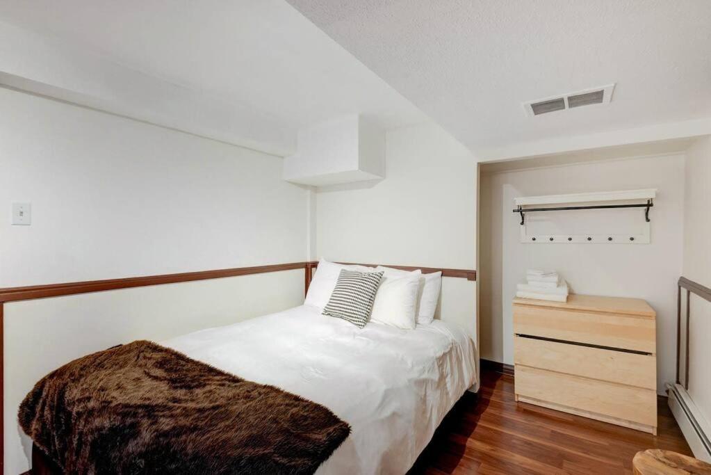 North House - Three Bedroom Basement *