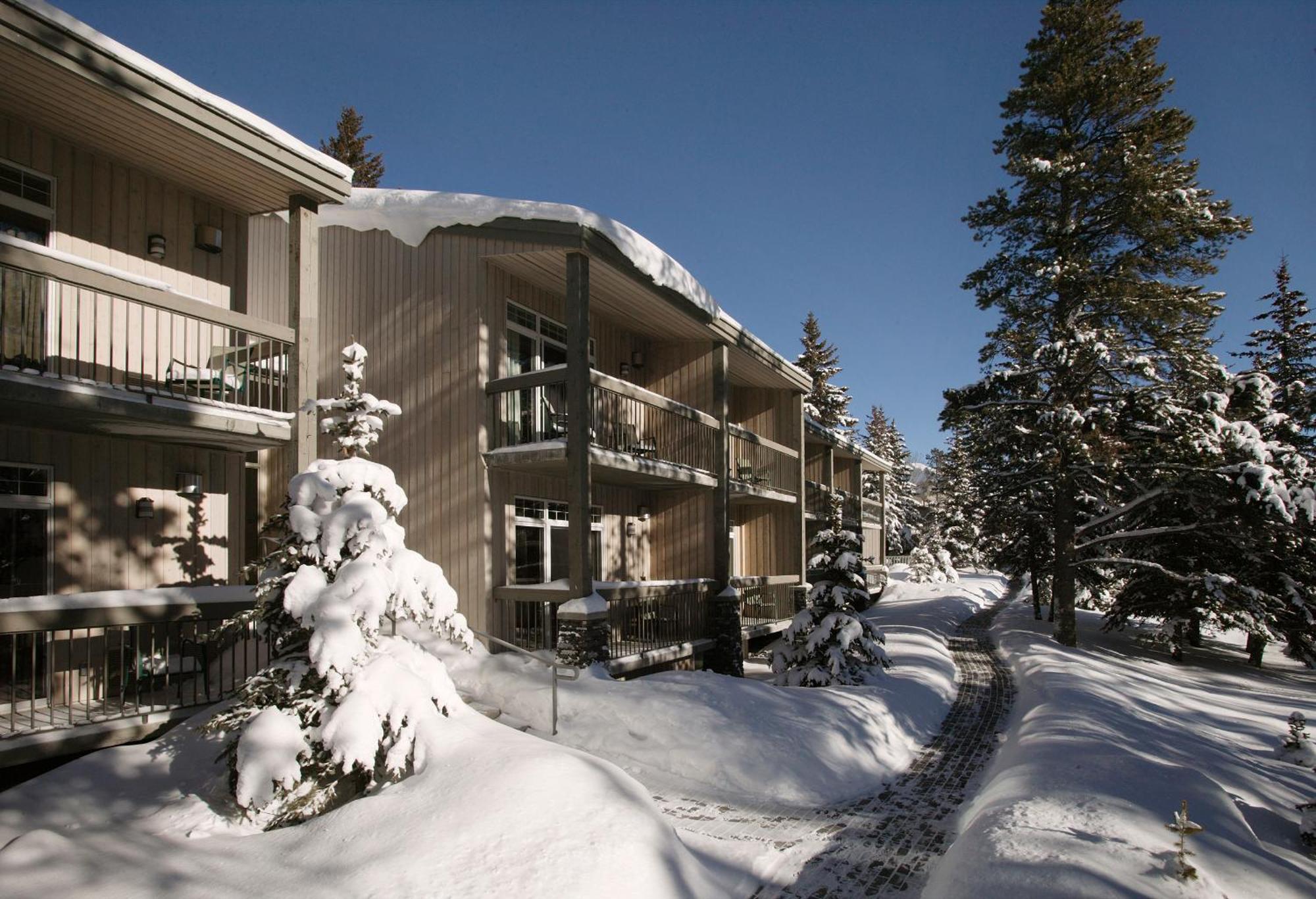 Tunnel Mountain Lodge *