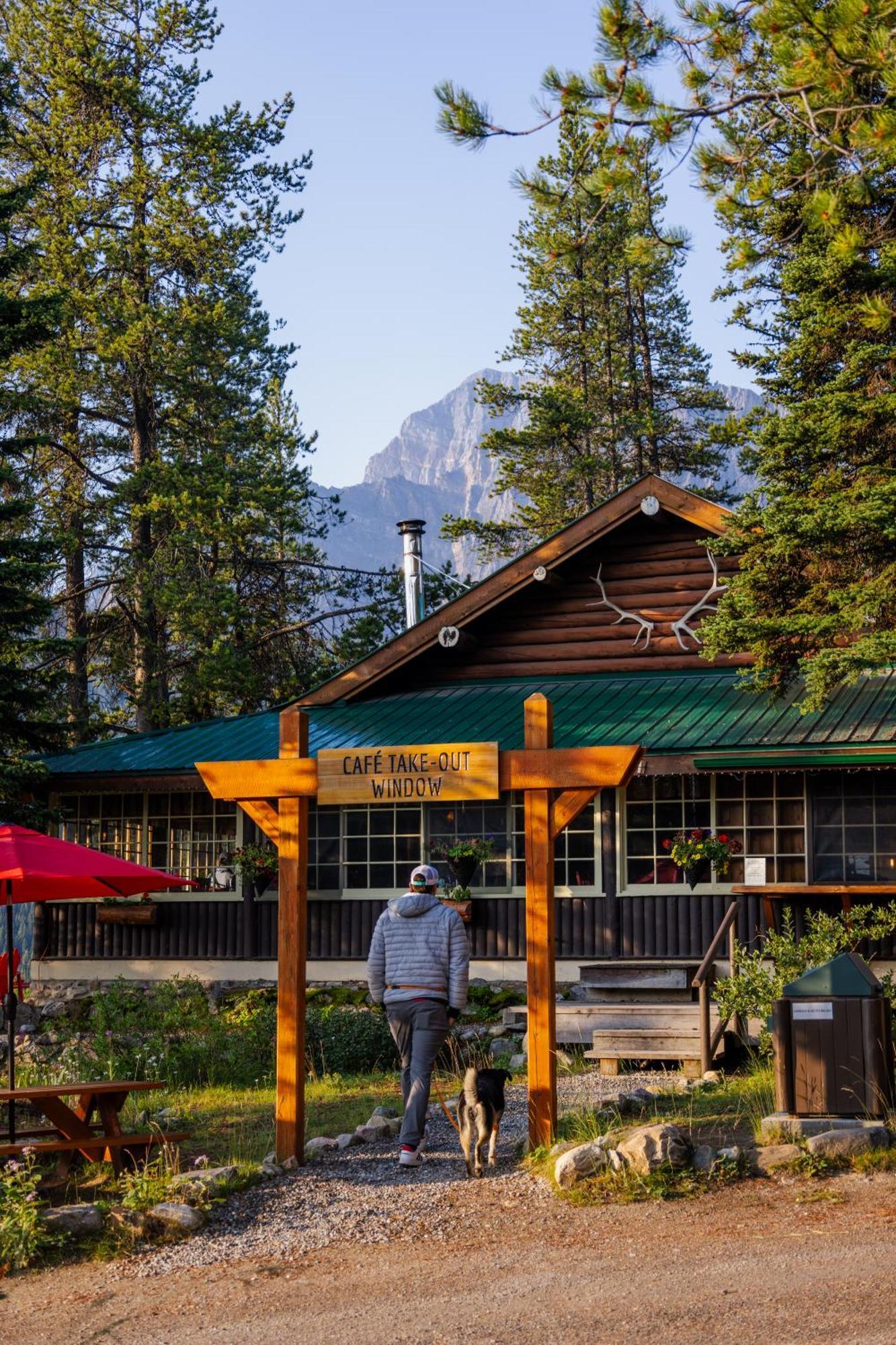 Hotel Storm Mountain & *