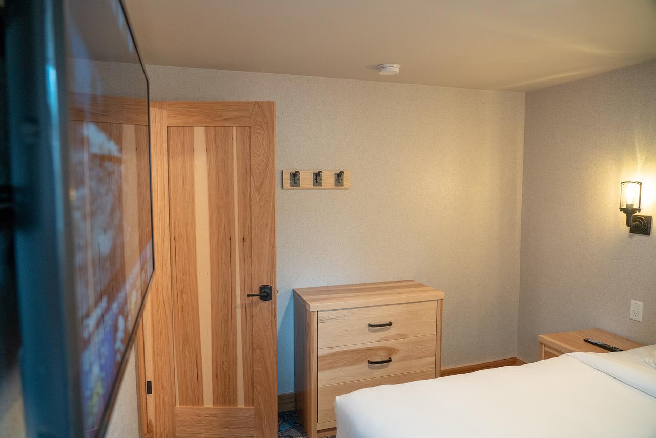Tunnel Mountain Lodge