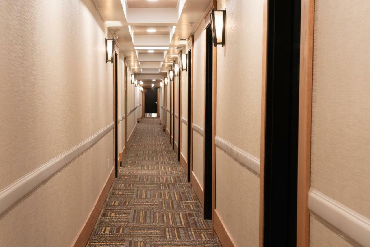 Ptarmigan Hotel 3*