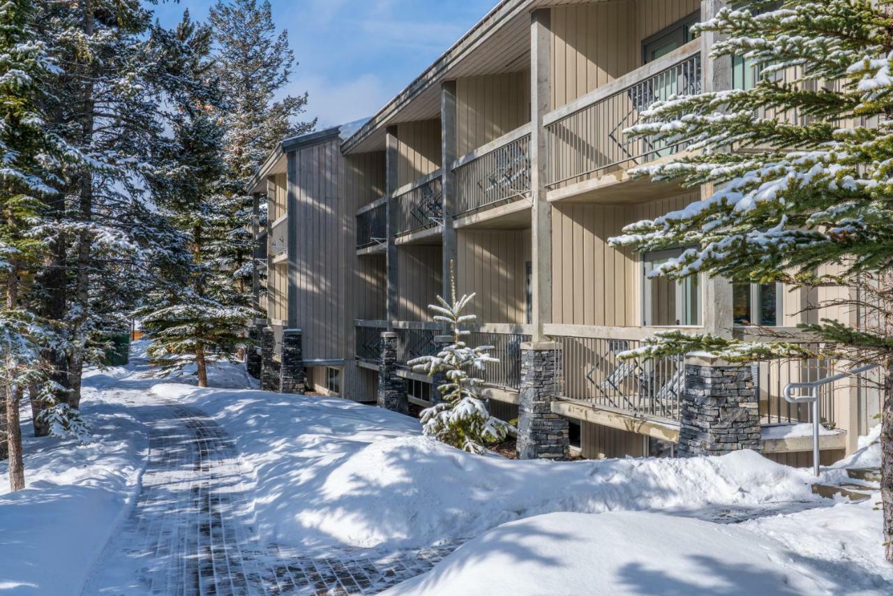 Tunnel Mountain Lodge *