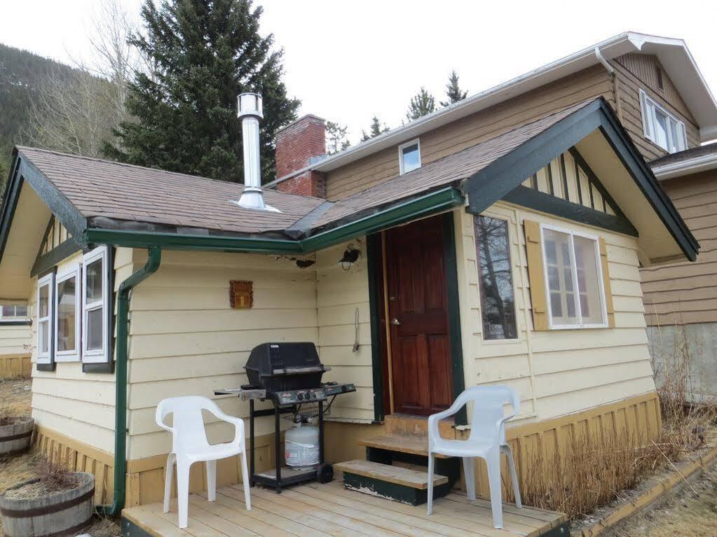 Hillside Holiday park 2*