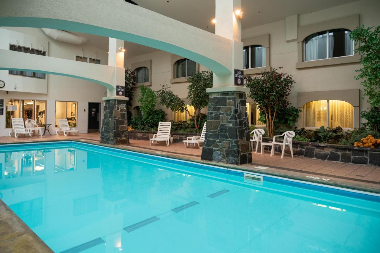 The Rundlestone 3*