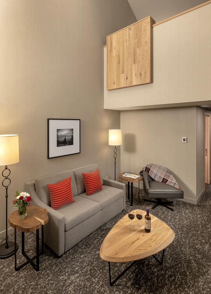 Homestead Inn 2*