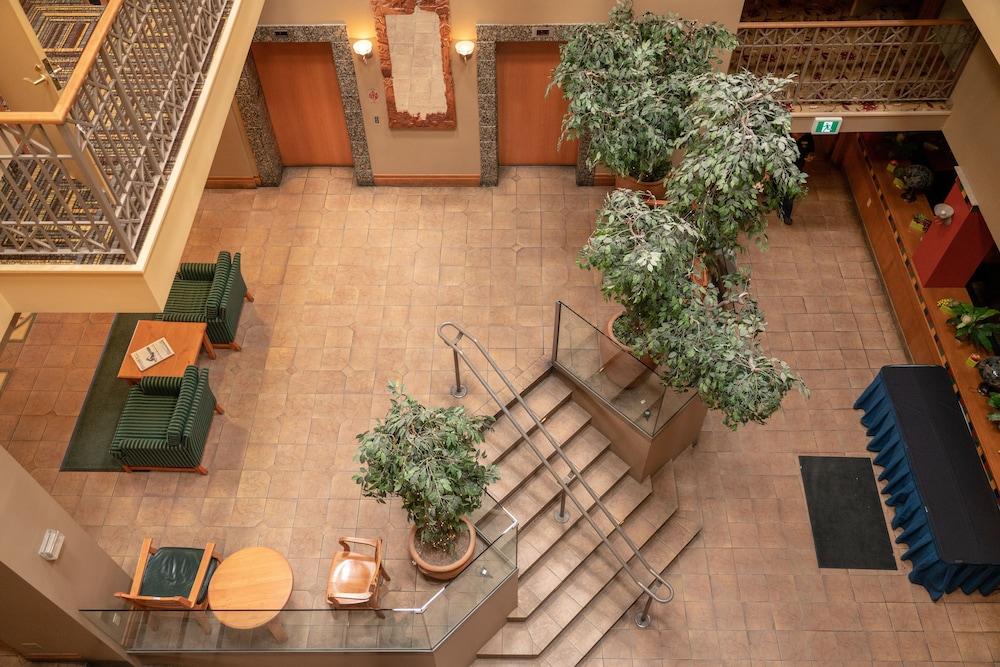 Ptarmigan Hotel 3*