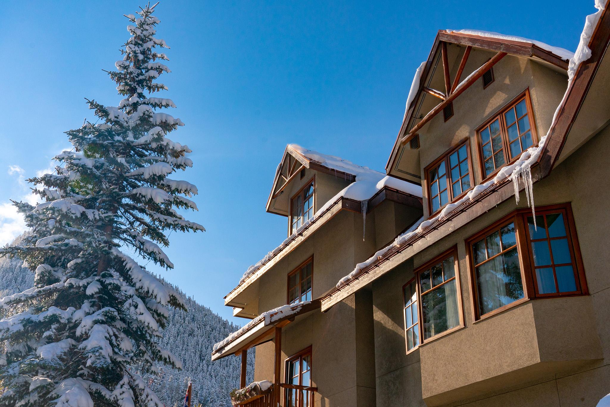 Hotel Caribou And Banff