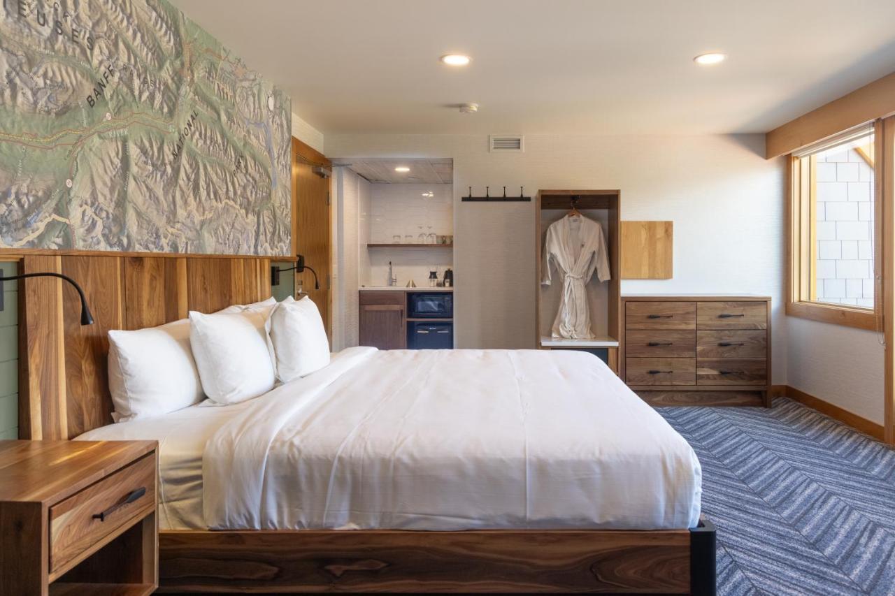 Hotel Canoe And