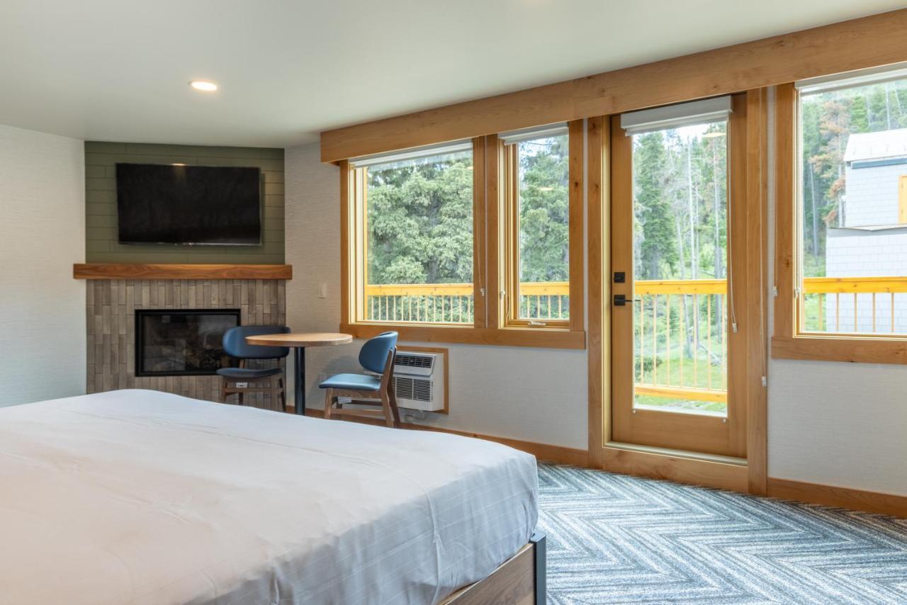 Hotel Canoe And