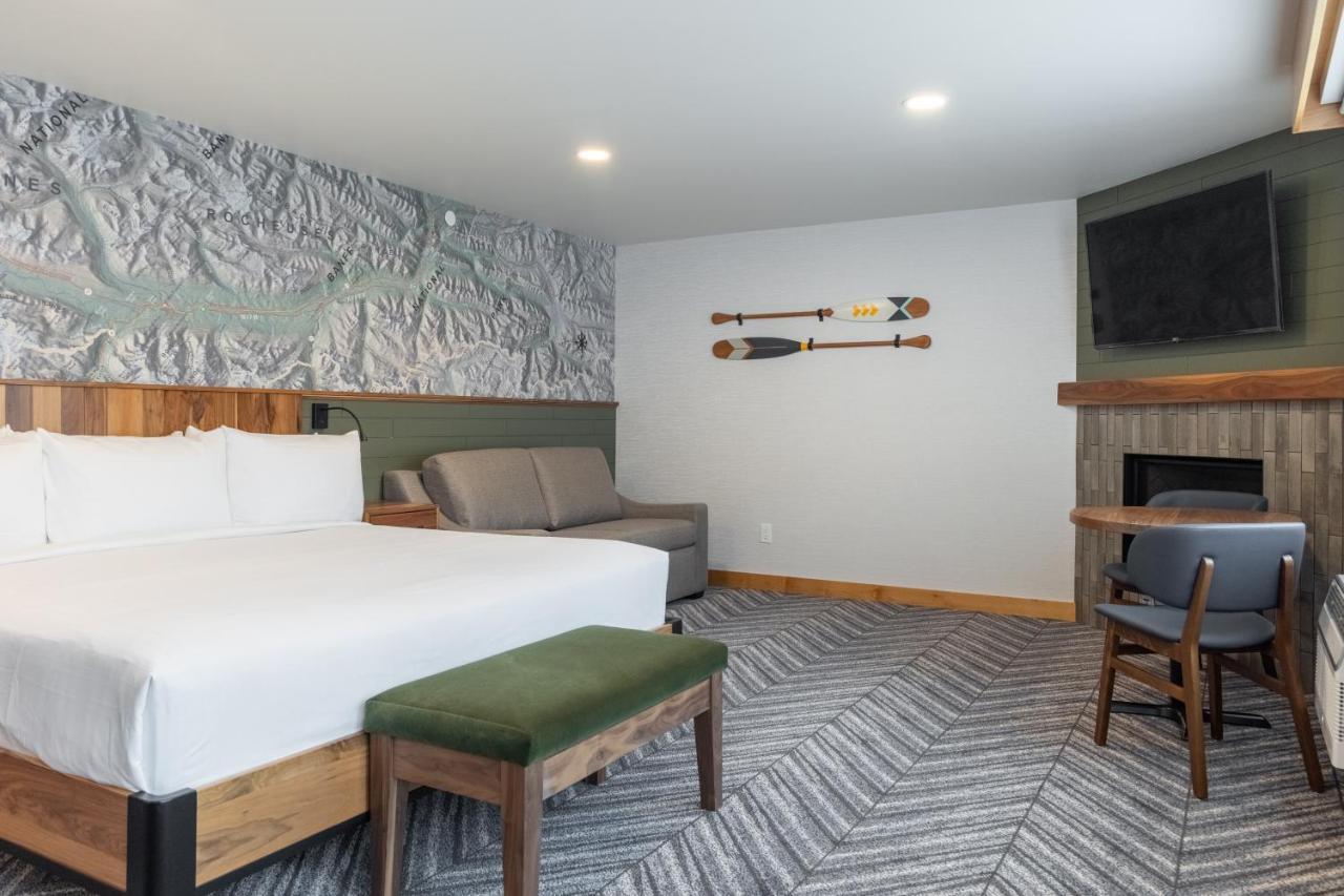 Canoe And Hotel Banff