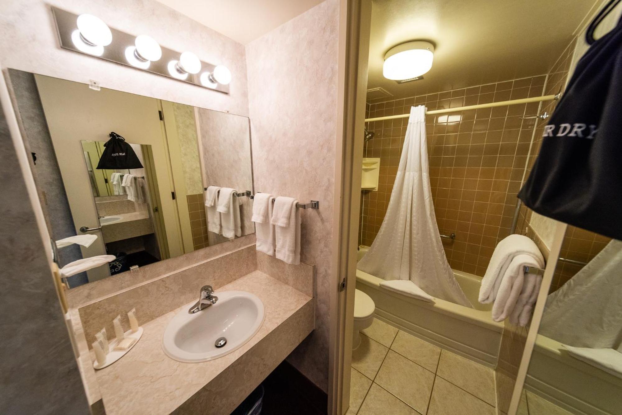 Bow View Hotel 3*
