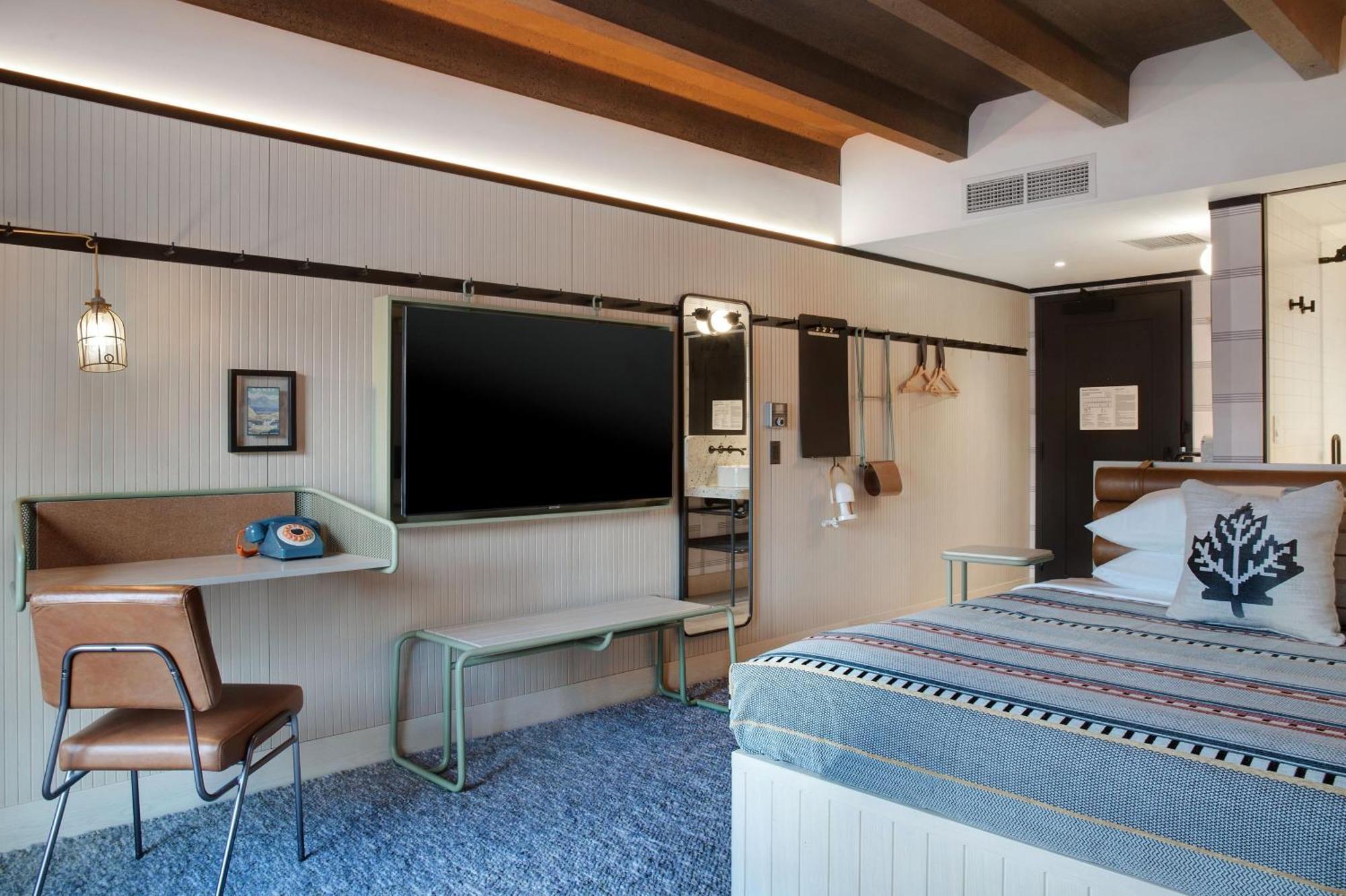 Moxy Hotel Banff