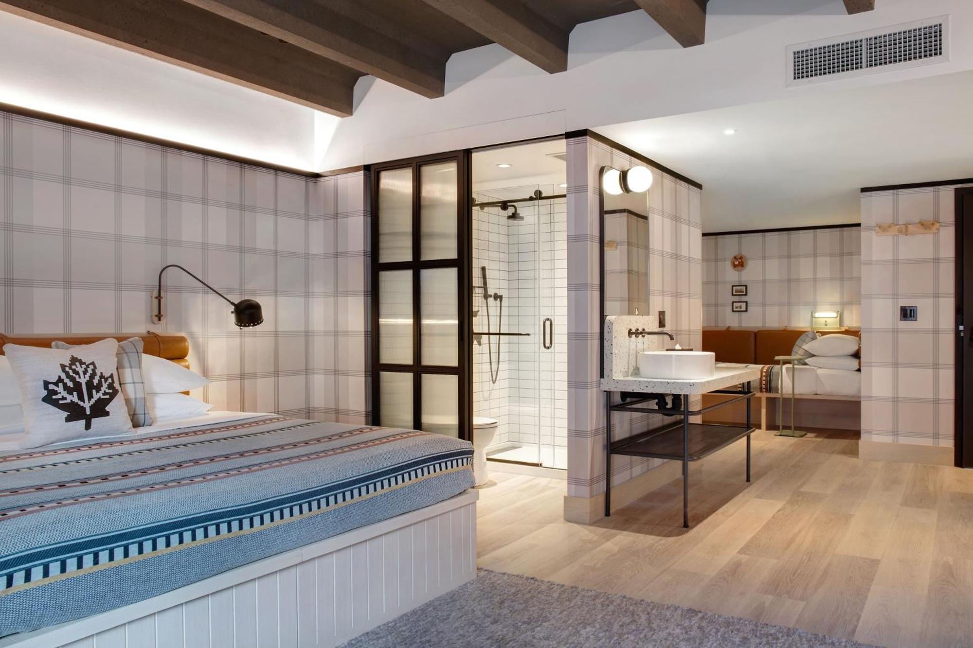 Moxy * Banff