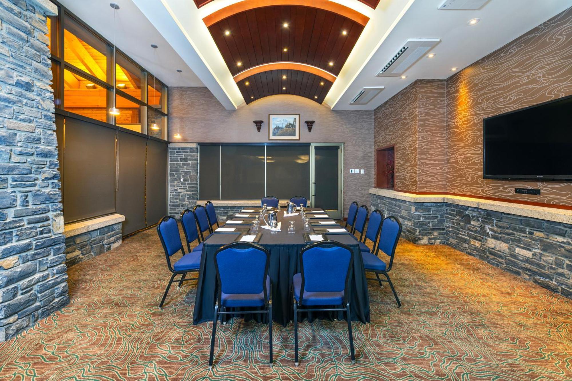 Royal Canadian Hotel 4*