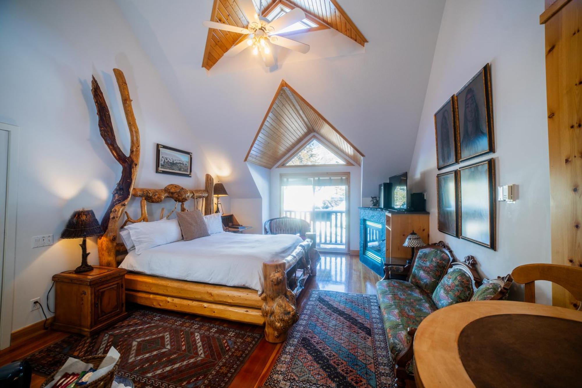 Beaujolais Boutique At Thea's House Banff