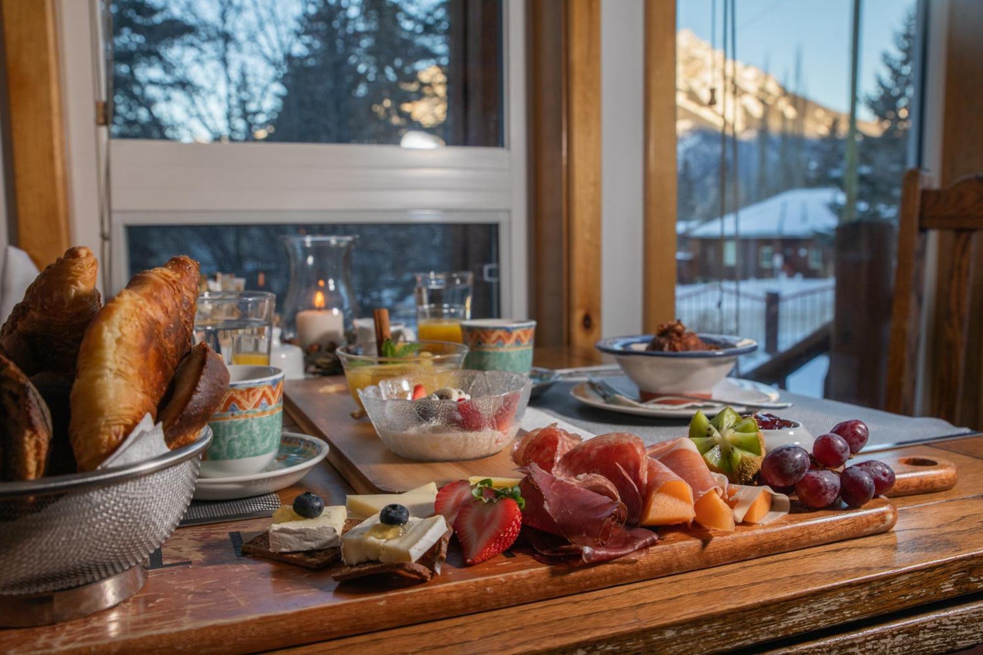 Beaujolais Boutique At Thea's House * Banff